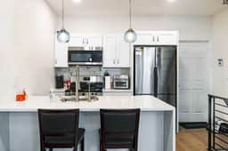 Neat, Quiet & Steps to Broad St | Room A