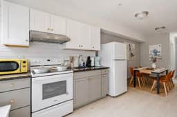 Lancaster Art Suite | 4BR near Drexel & Penn