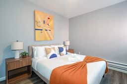 Lancaster Art Suite | 4BR near Drexel & Penn