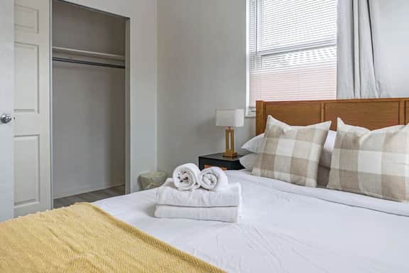 Private Bedroom near Temple U | Unit B - Image 2