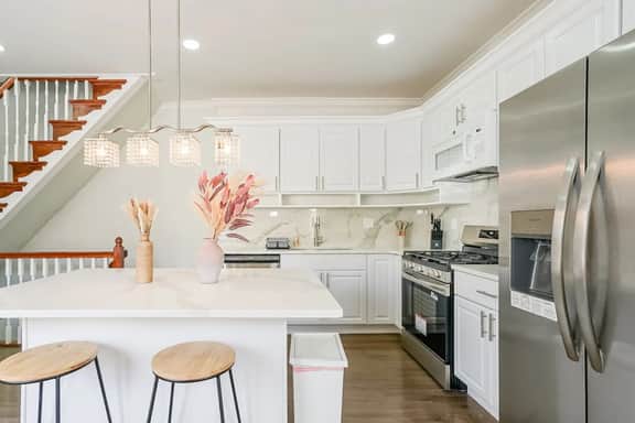Spacious 3BR/3BA | Sleeps 7 | 10 Min to Stadium
