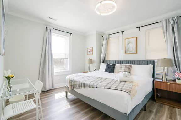 Spacious 3BR/3BA | Sleeps 7 | 10 Min to Stadium