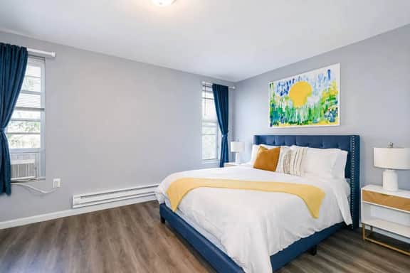 Lancaster Art Suite | 4BR near Drexel & Penn