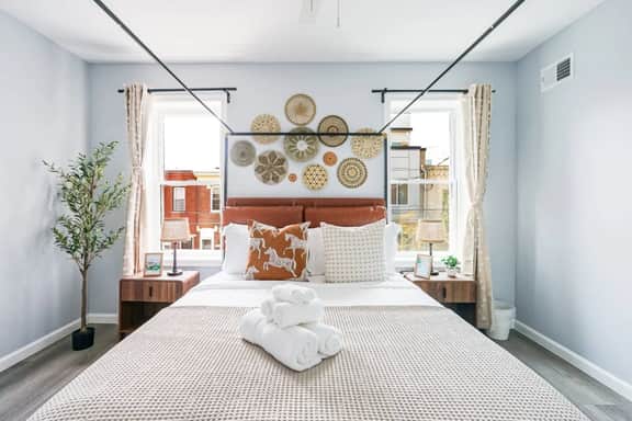 Dreamy 3BR Escape in South Philly | Sleeps 6 - Image 3