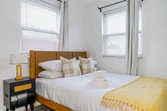 Private Bedroom near Temple U | Unit B - Image 1