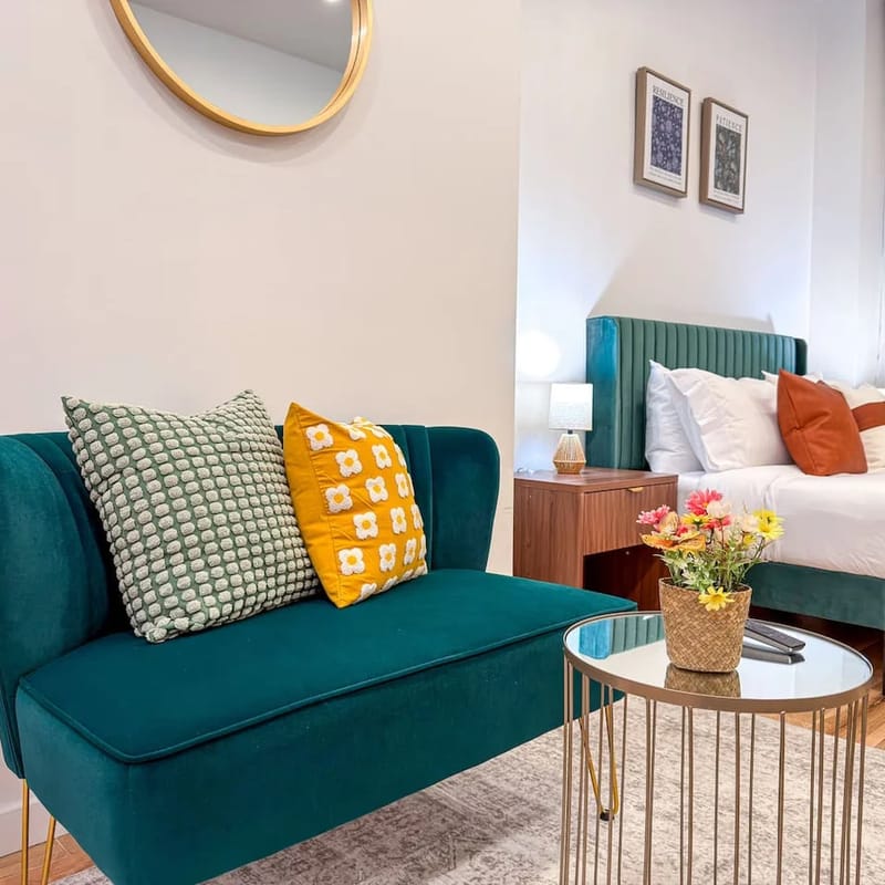 Charming Studio Apt in Center City | 1F